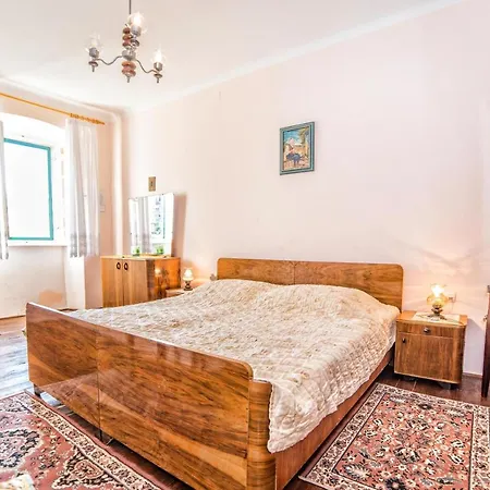 Alice 1007 Gostinjska kuća 2*